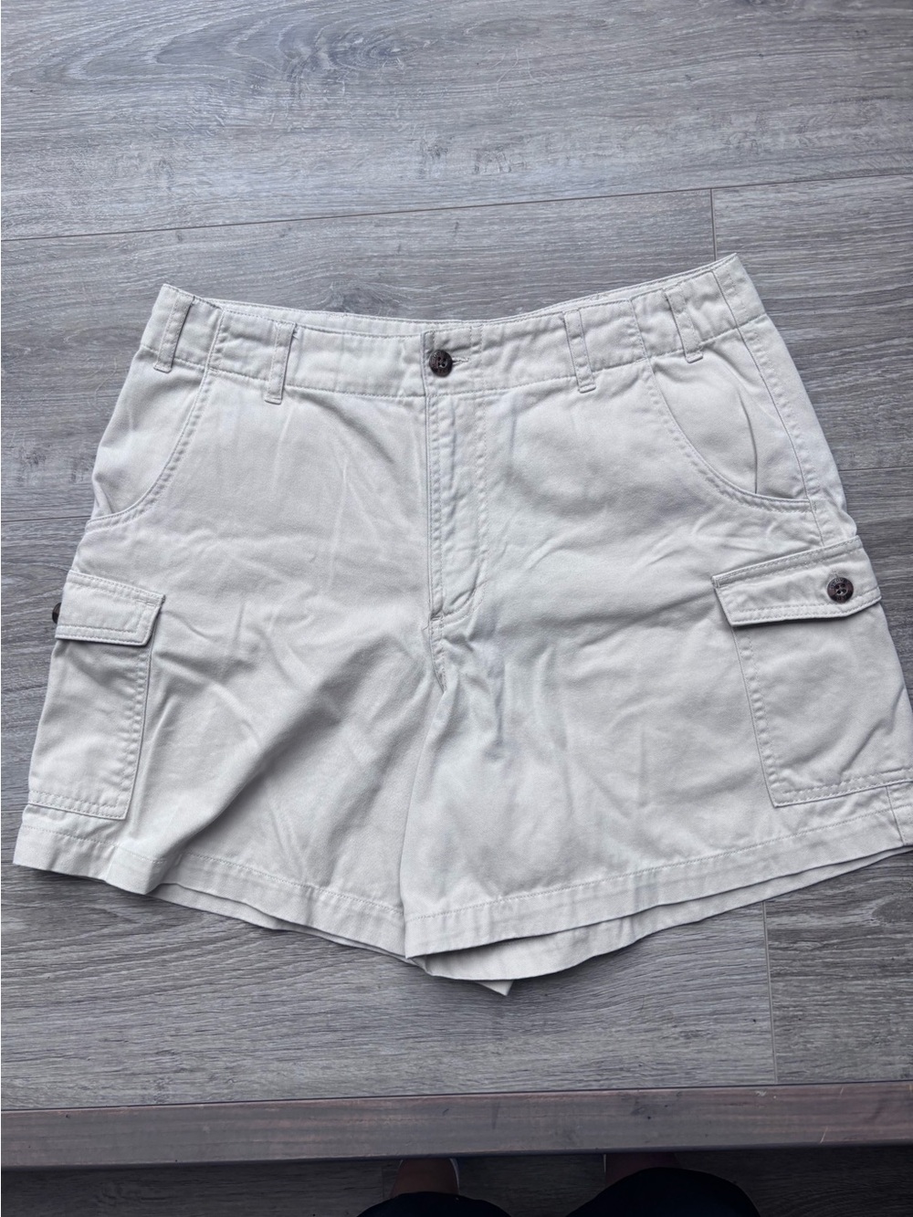 Classic Denver Hayes Mid-Rise Lightweight Beige/ Cream Cargo Shorts Size 10